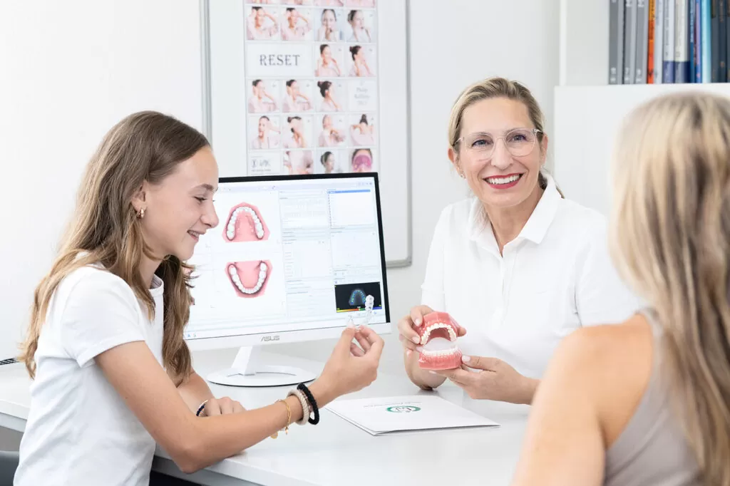 Ganzheitliche kieferorthopädische Beratung bei Dr. Paula Göser in Köln